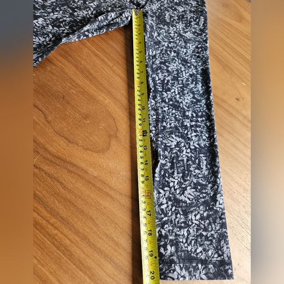 lululemon Align™ High-Rise Crop 21" size:4, blossom overlay starlight multi - Picture 3 of 4
